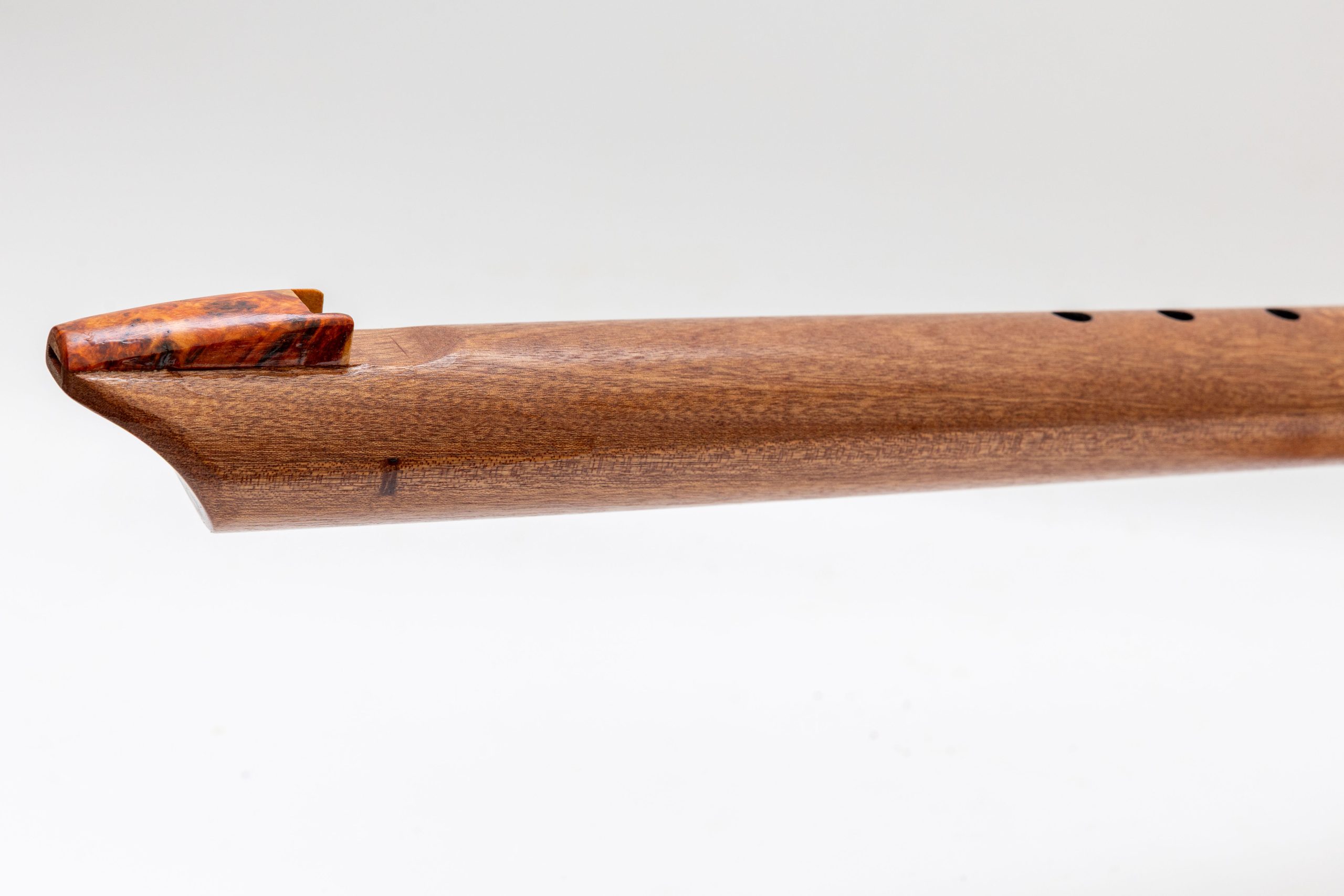 חליל בס אינדיאני בסולם A bass pentatonic minor עץ מהגוני – תמונה 3