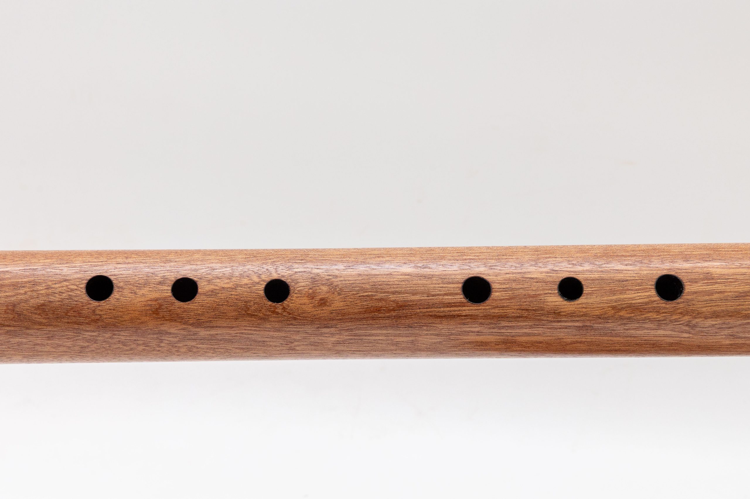 חליל בס אינדיאני בסולם A bass pentatonic minor עץ מהגוני – תמונה 9